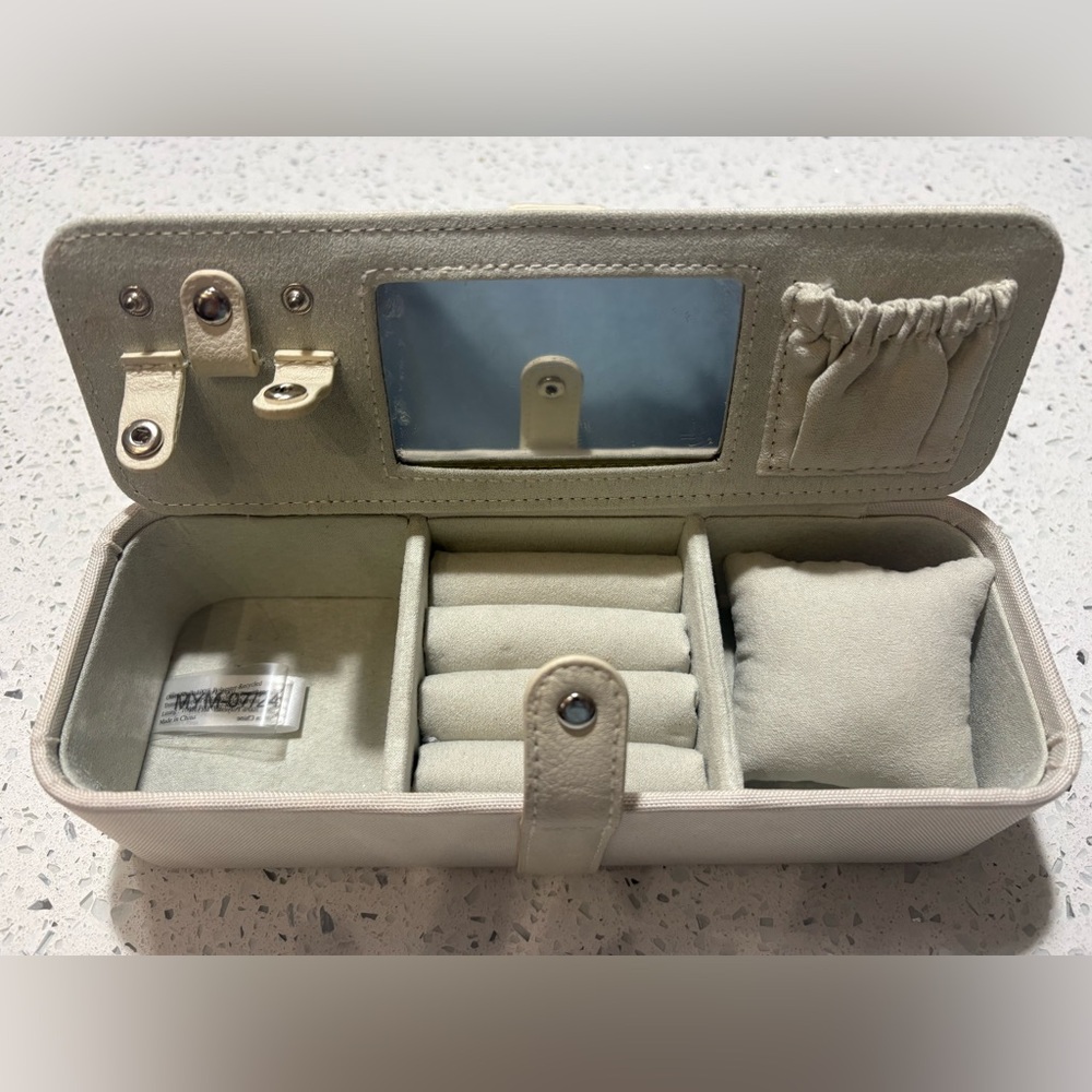 Beis Beige Jewelry Case